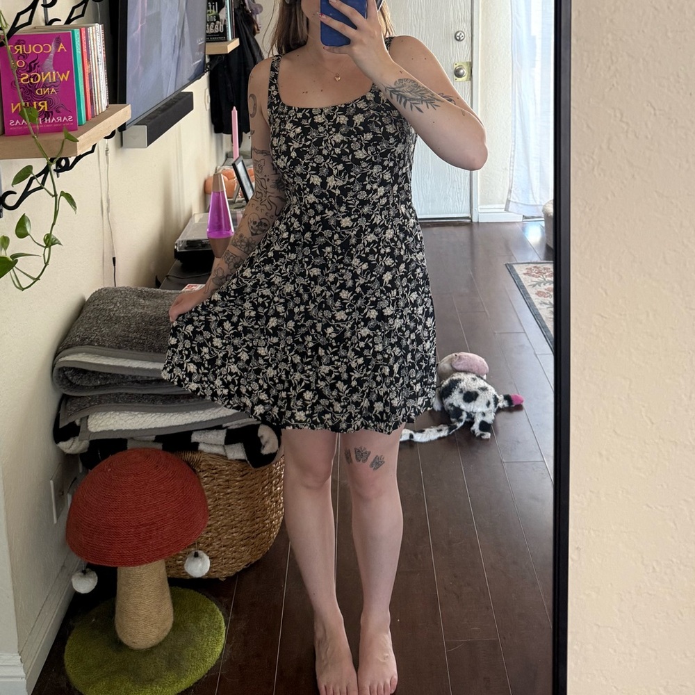 Old Navy Black and Cream Floral Dress
